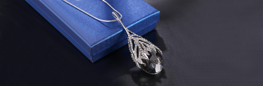 Elegance Redefined: Kandere’s Geometric Long Gray Crystal Necklace